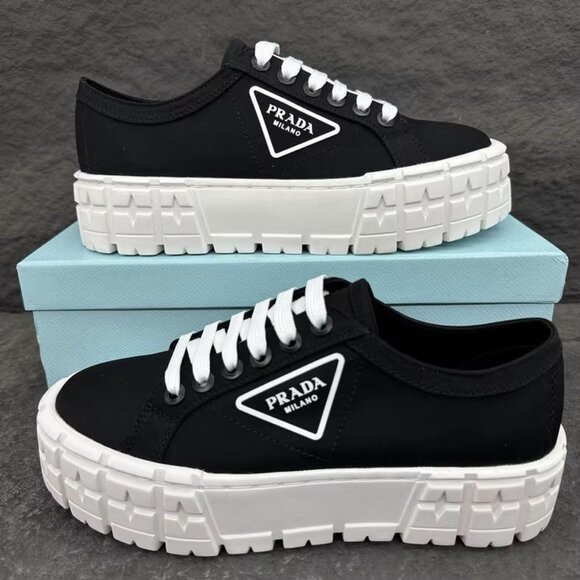 🎀Prada Women's Vintage Pink sneakers - Picture 1 of 9